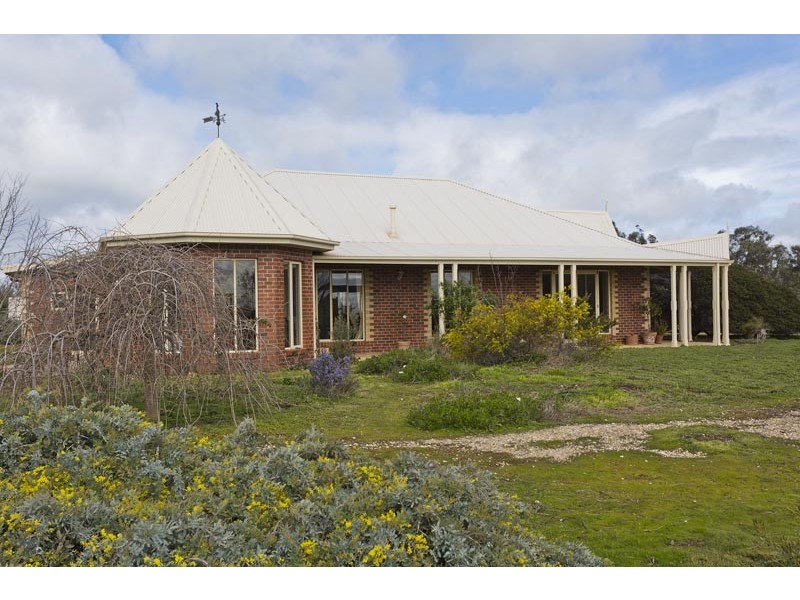251 Pinjarra Drive, Lockwood South VIC 3551