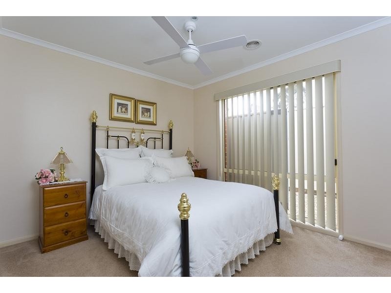 8 Westwood Drive, California Gully VIC 3556