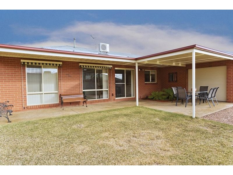 8 Westwood Drive, California Gully VIC 3556