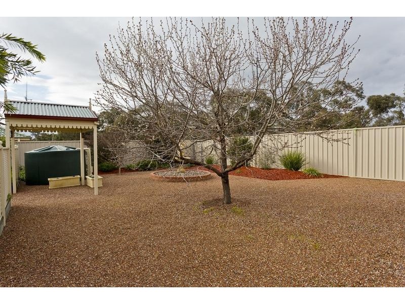 8 Westwood Drive, California Gully VIC 3556