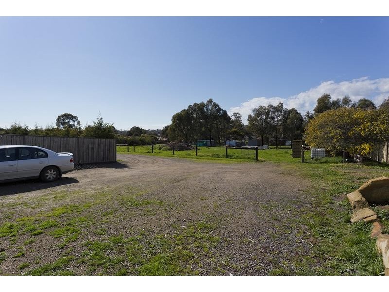 4 Holmes Road, Huntly VIC 3551