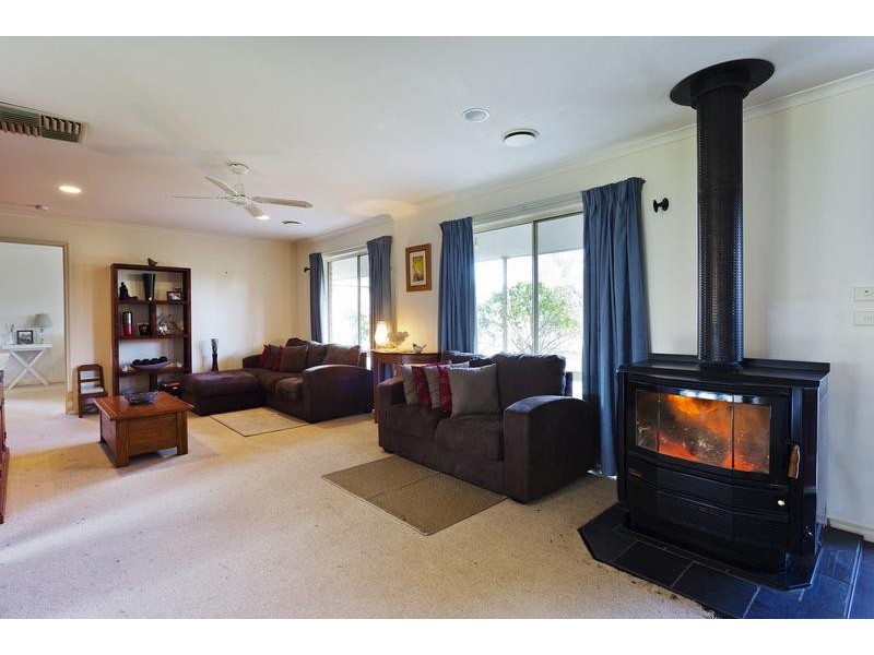 4 Holmes Road, Huntly VIC 3551