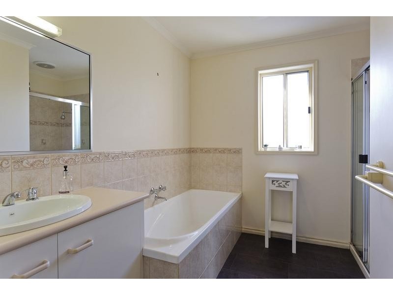 4 Holmes Road, Huntly VIC 3551