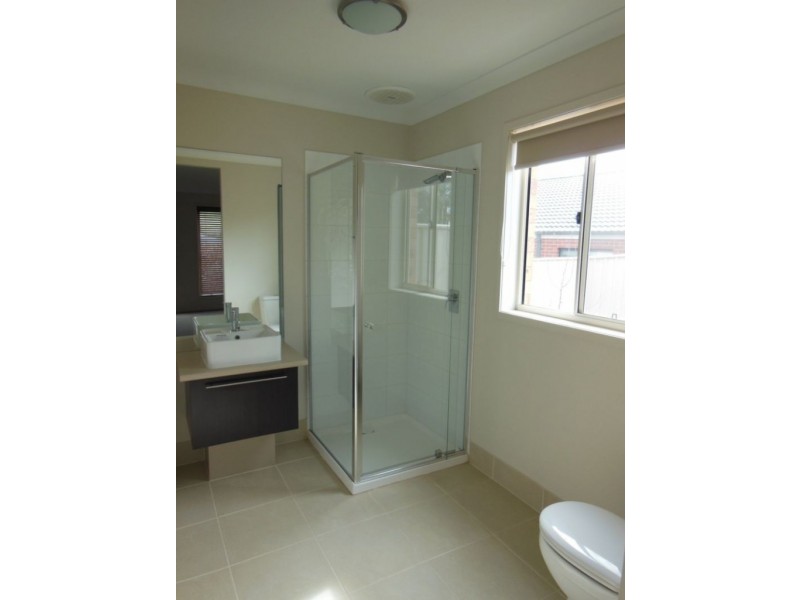 10 Irrabella Place, Kangaroo Flat VIC 3555