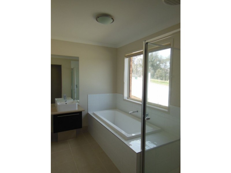10 Irrabella Place, Kangaroo Flat VIC 3555