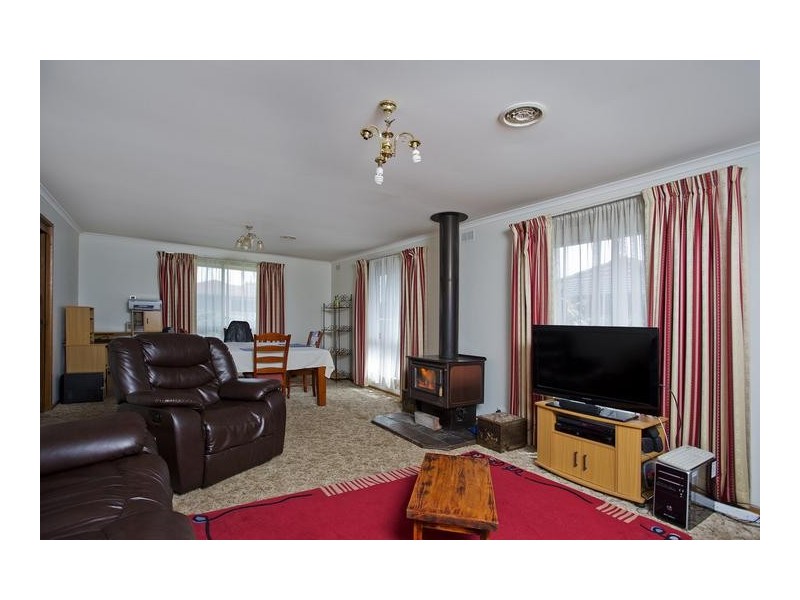 27 Ridgeway Crescent, Kennington VIC 3550