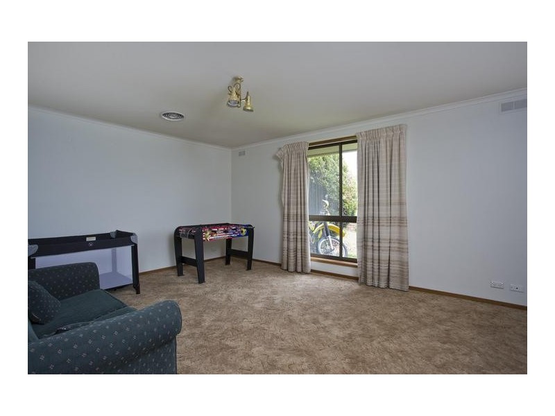 27 Ridgeway Crescent, Kennington VIC 3550