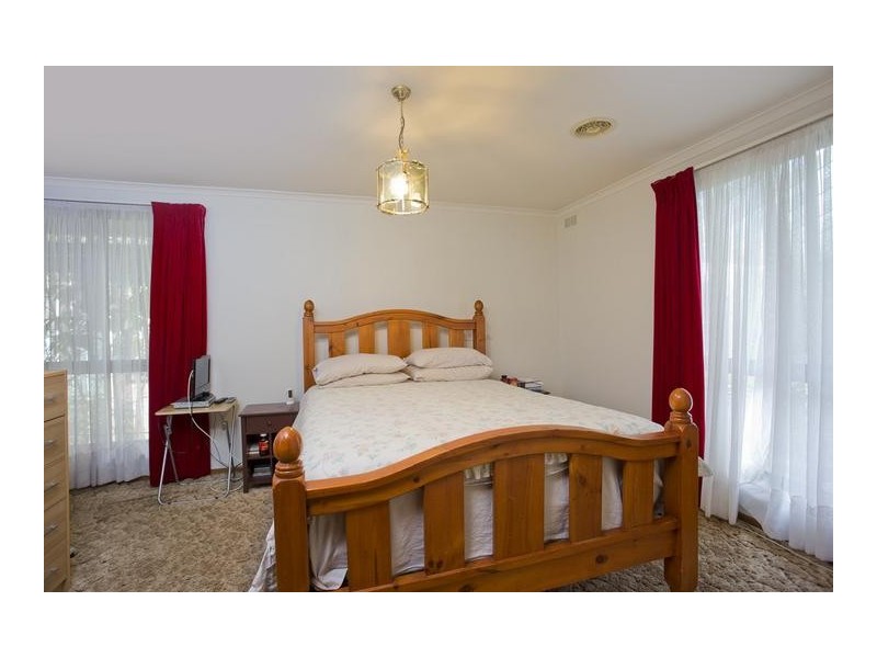 27 Ridgeway Crescent, Kennington VIC 3550