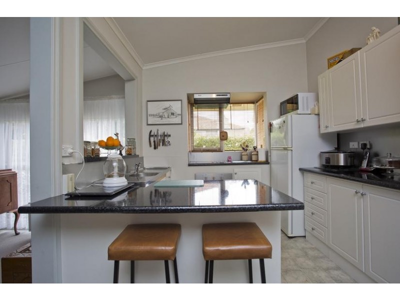 17 Wood Street, Long Gully VIC 3550