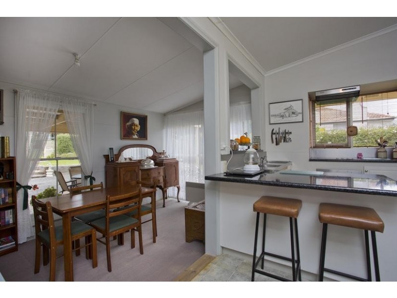 17 Wood Street, Long Gully VIC 3550