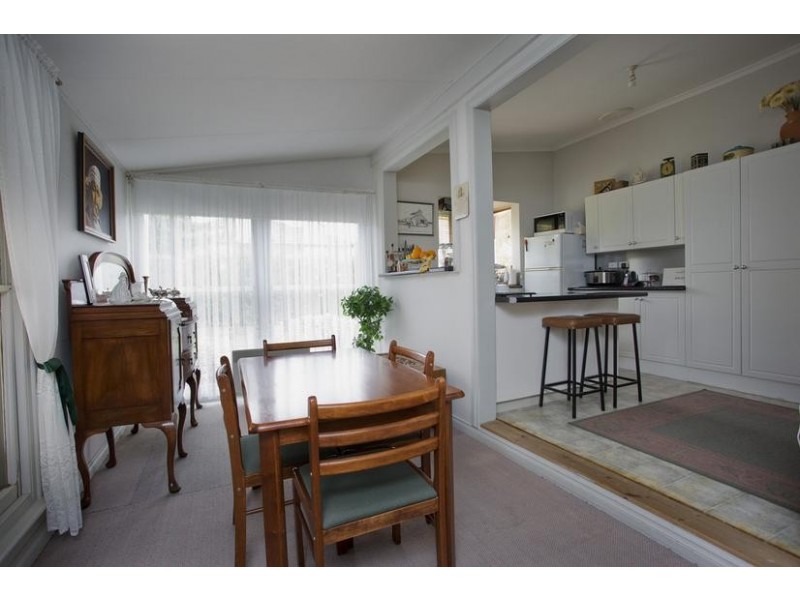 17 Wood Street, Long Gully VIC 3550