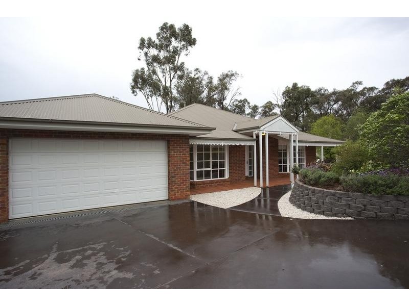 9 Golden Glade, Strathdale VIC 3550