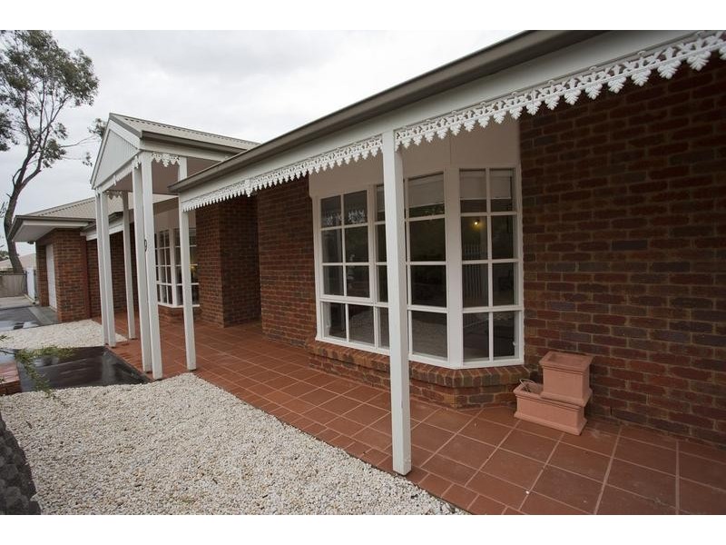 9 Golden Glade, Strathdale VIC 3550