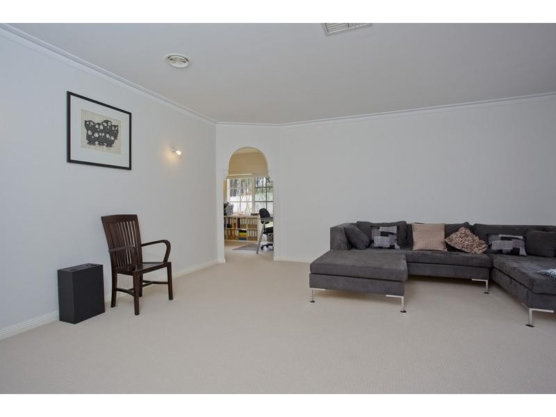 9 Golden Glade, Strathdale VIC 3550