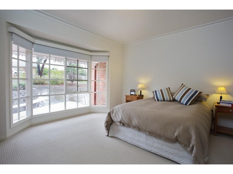 9 Golden Glade, Strathdale VIC 3550