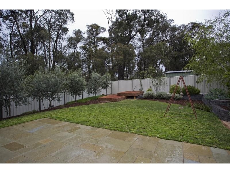9 Golden Glade, Strathdale VIC 3550