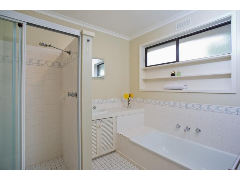 23 Cheriton Drive, Strathdale VIC 3550