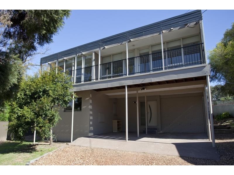 3 Moyna Drive, Spring Gully VIC 3550