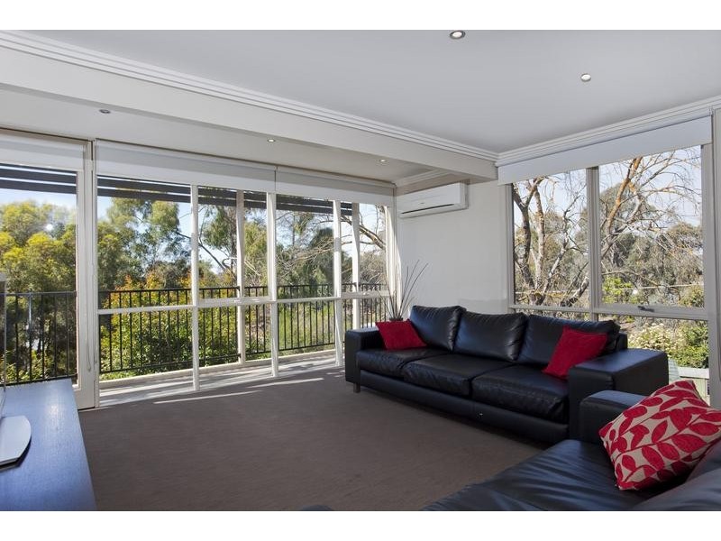 3 Moyna Drive, Spring Gully VIC 3550