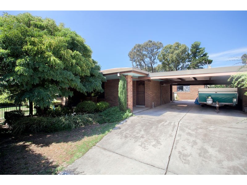 137 Gladstone Street, Quarry Hill VIC 3550