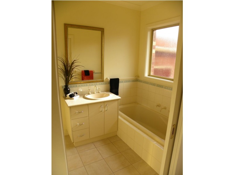 2/17 Bobs Street, Bendigo VIC 3550