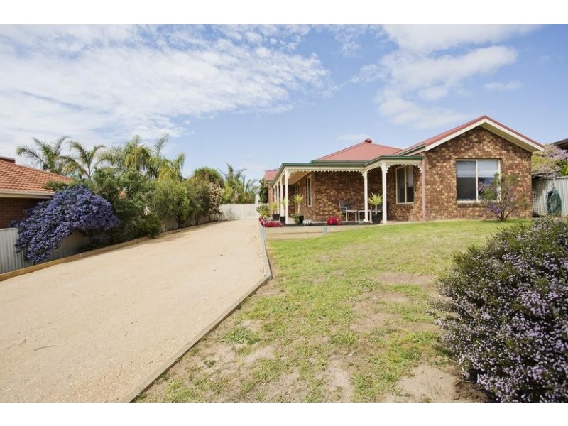 33 Queen Street, Kangaroo Flat VIC 3555