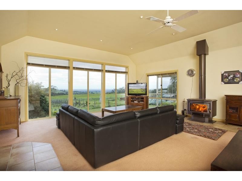90 Ford Road, Harcourt North VIC 3453