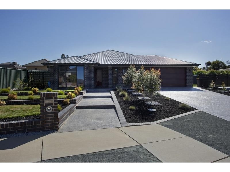 12 Janelle Drive, Maiden Gully VIC 3551