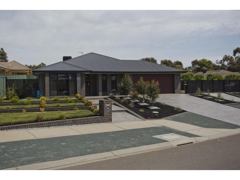 12 Janelle Drive, Maiden Gully VIC 3551