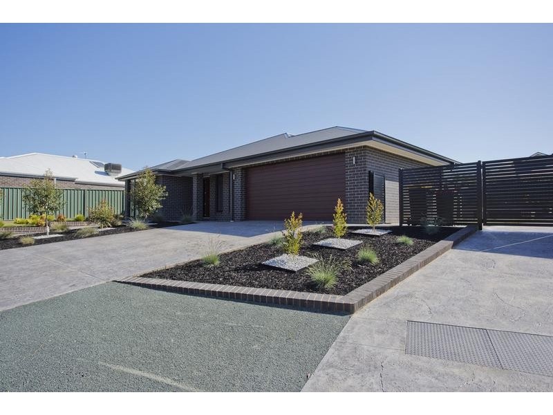 12 Janelle Drive, Maiden Gully VIC 3551