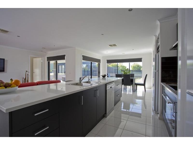 12 Janelle Drive, Maiden Gully VIC 3551