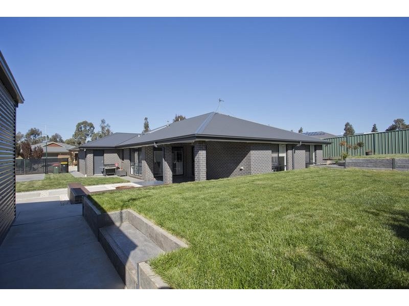 12 Janelle Drive, Maiden Gully VIC 3551