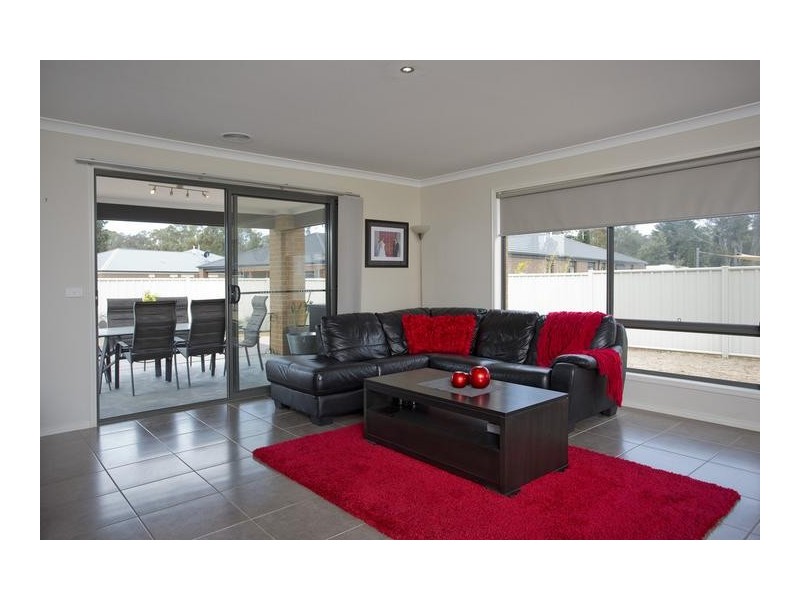 19 McConnachie Court, Epsom VIC 3551