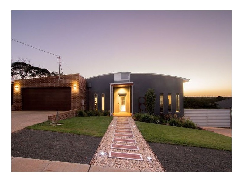 16 Barton Court, Flora Hill VIC 3550