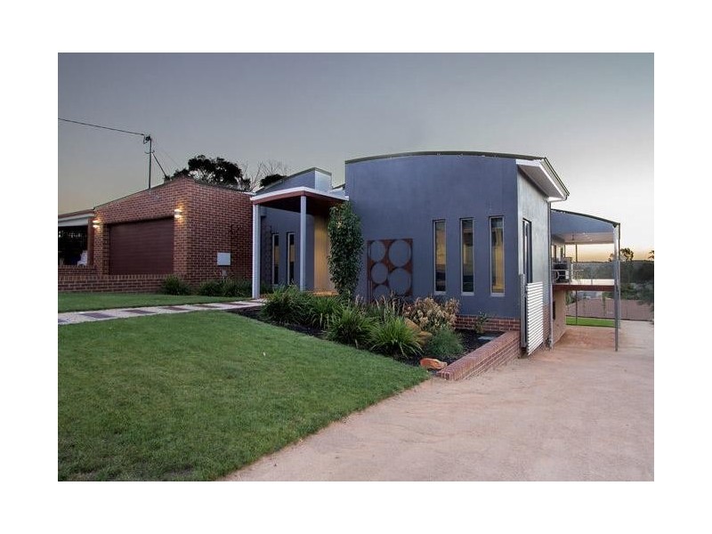 16 Barton Court, Flora Hill VIC 3550