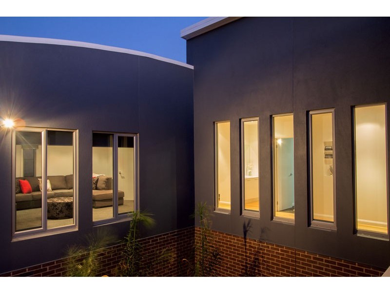 16 Barton Court, Flora Hill VIC 3550