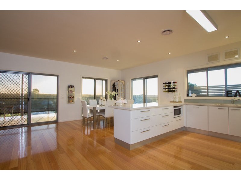 16 Barton Court, Flora Hill VIC 3550