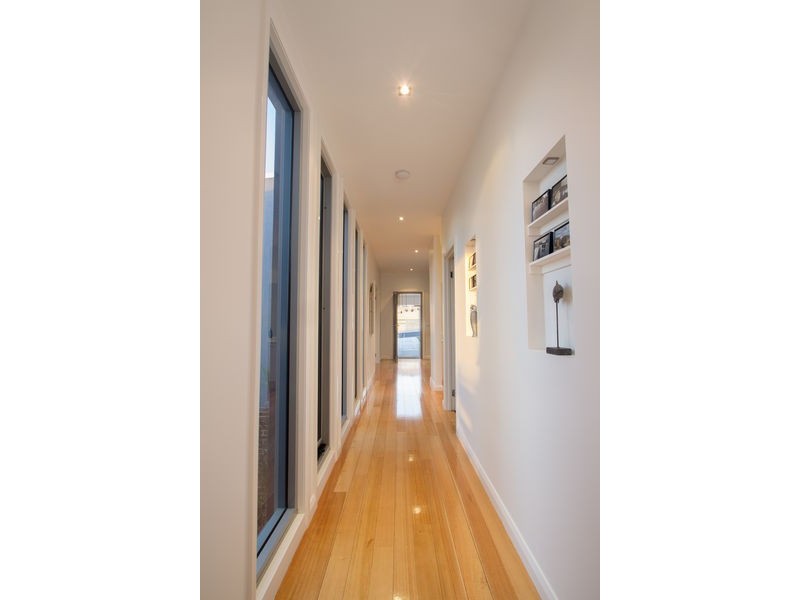 16 Barton Court, Flora Hill VIC 3550