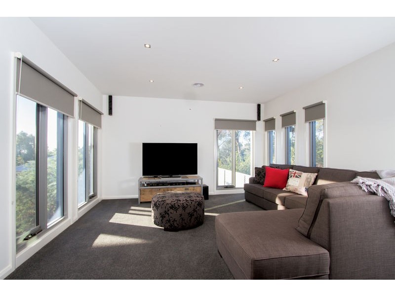 16 Barton Court, Flora Hill VIC 3550