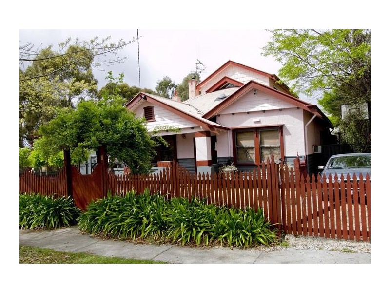 11 Rowcliffe Street, Quarry Hill VIC 3550