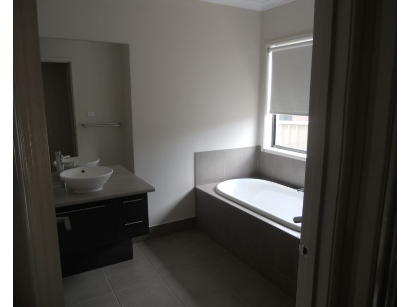 18 Futura Avenue, Golden Square VIC 3555