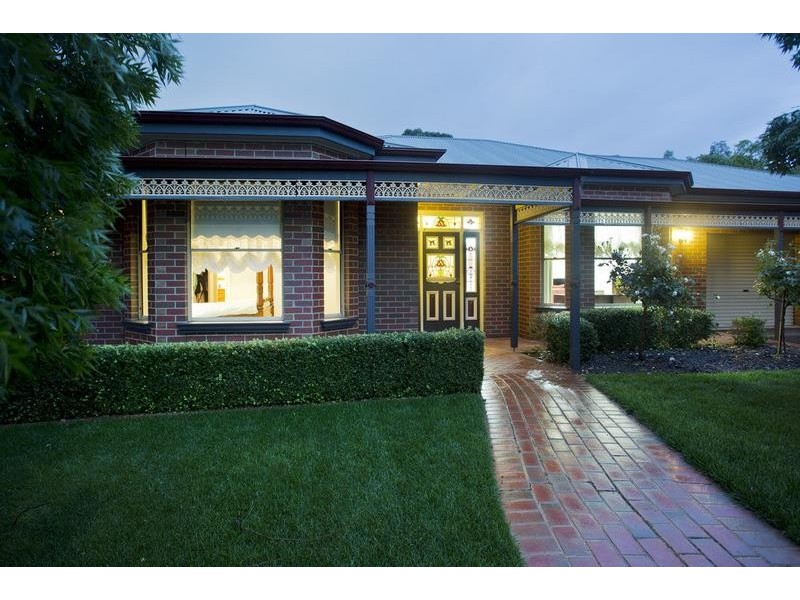 7 Sandstone Rise, Strathdale VIC 3550