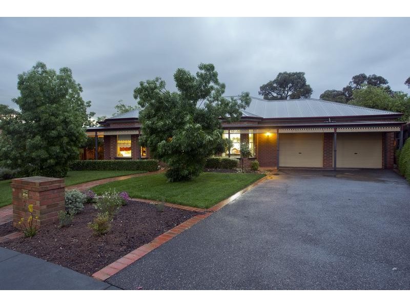 7 Sandstone Rise, Strathdale VIC 3550