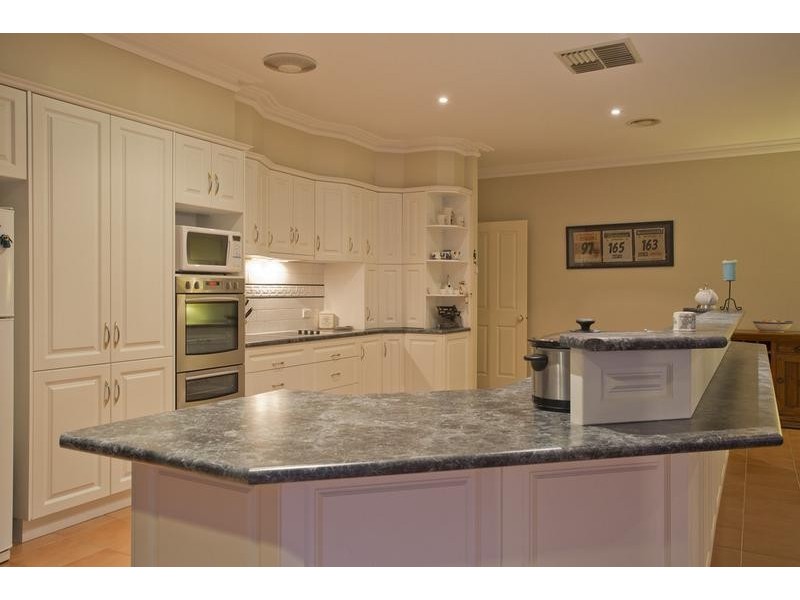 7 Sandstone Rise, Strathdale VIC 3550