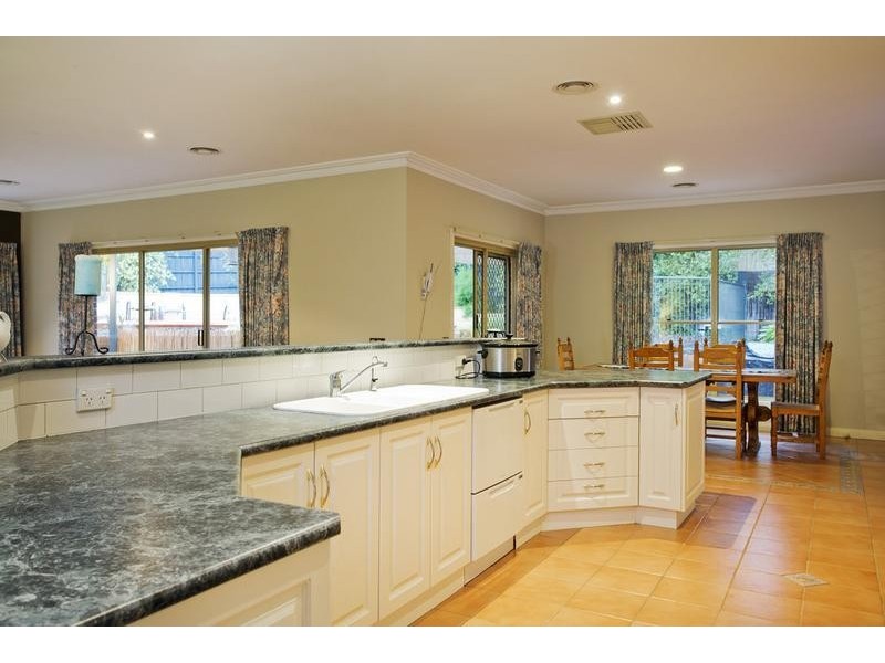 7 Sandstone Rise, Strathdale VIC 3550