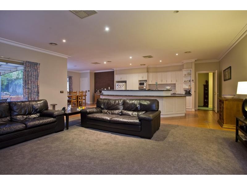 7 Sandstone Rise, Strathdale VIC 3550