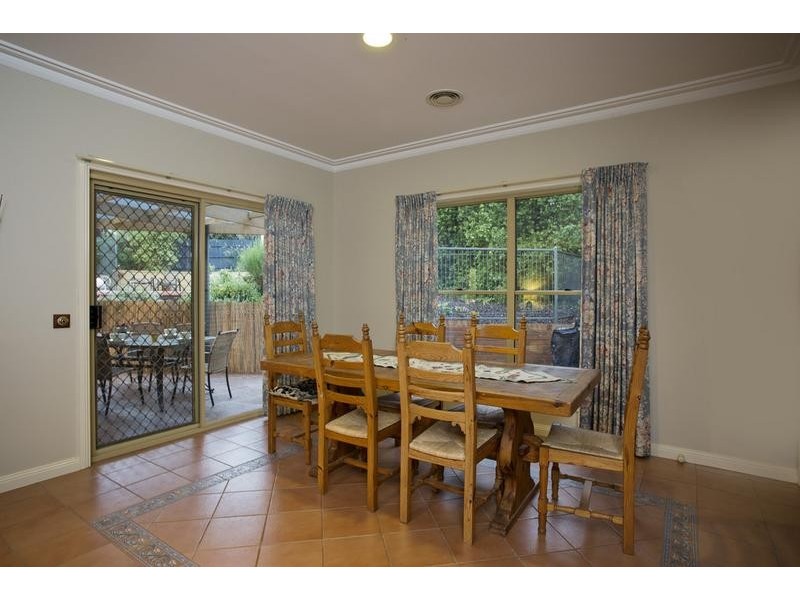 7 Sandstone Rise, Strathdale VIC 3550