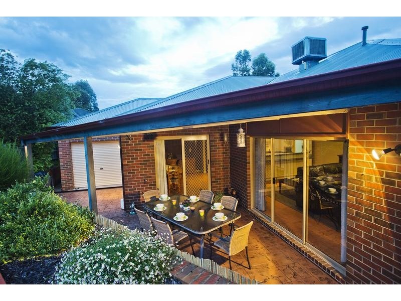 7 Sandstone Rise, Strathdale VIC 3550