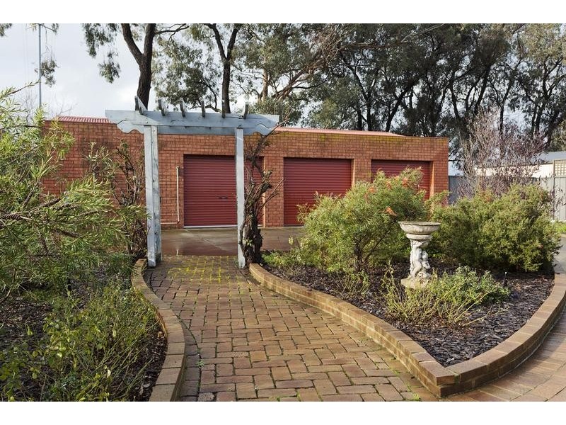 4 Harrods Court, Strathdale VIC 3550