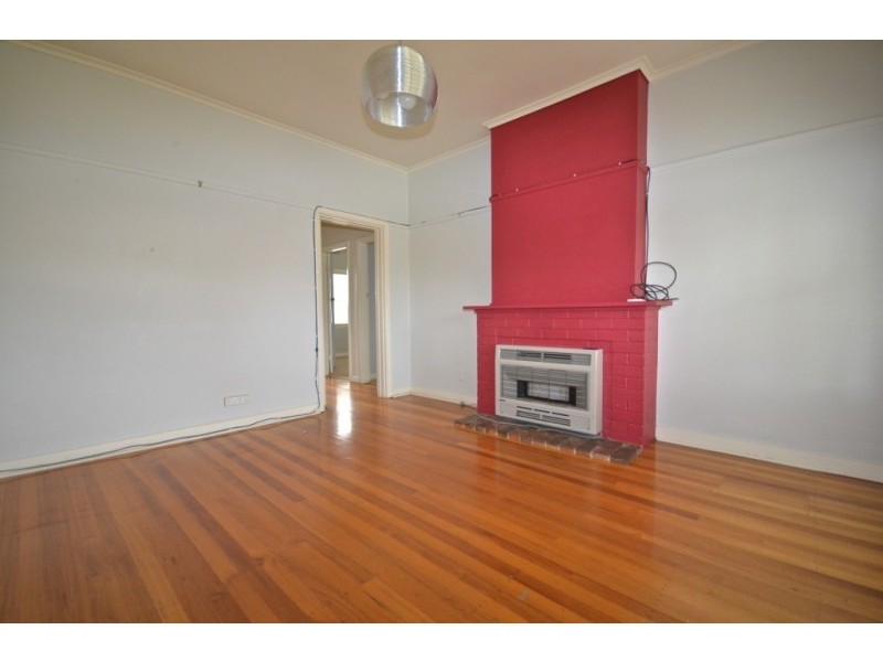 4 Churchill Avenue, Flora Hill VIC 3550